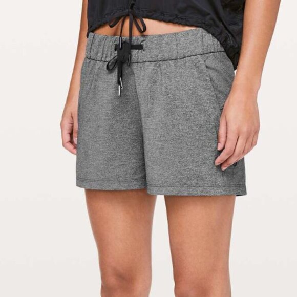 Lululemon On The Fly Short *2.5" Heathered Black - Picture 6 of 6